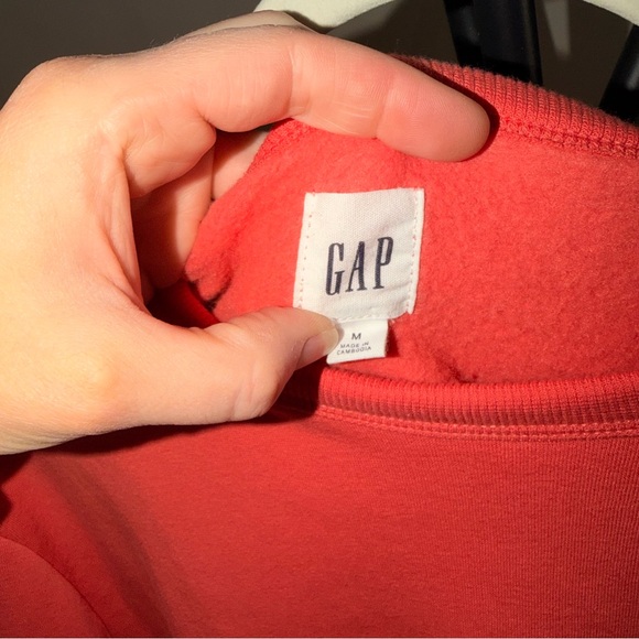 GAP Men's Vibrant Coral Crewneck Sweater - Picture 3 of 5